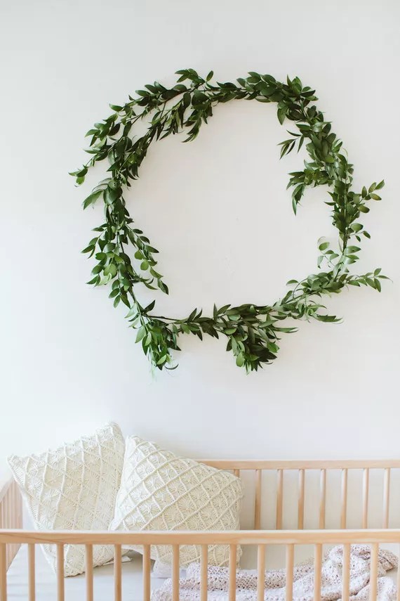 11-jeitos-criativos-de-decorar-com-folhagens-flores-e-ramos-casacombr-thespruce-5