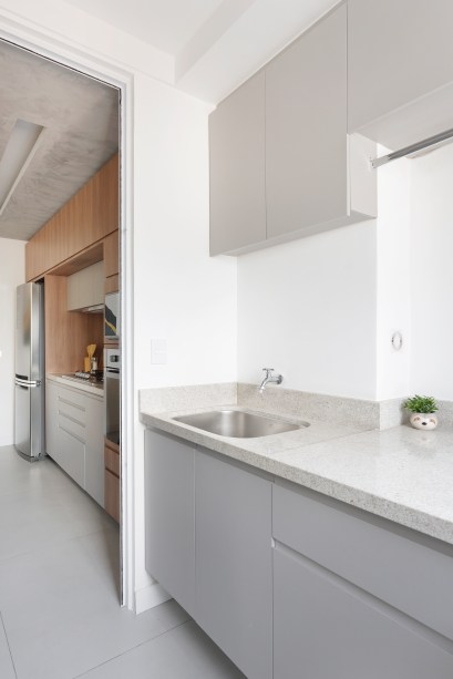 Reforma transforma apê de 40 m² clássico com projeto moderno e minimalista