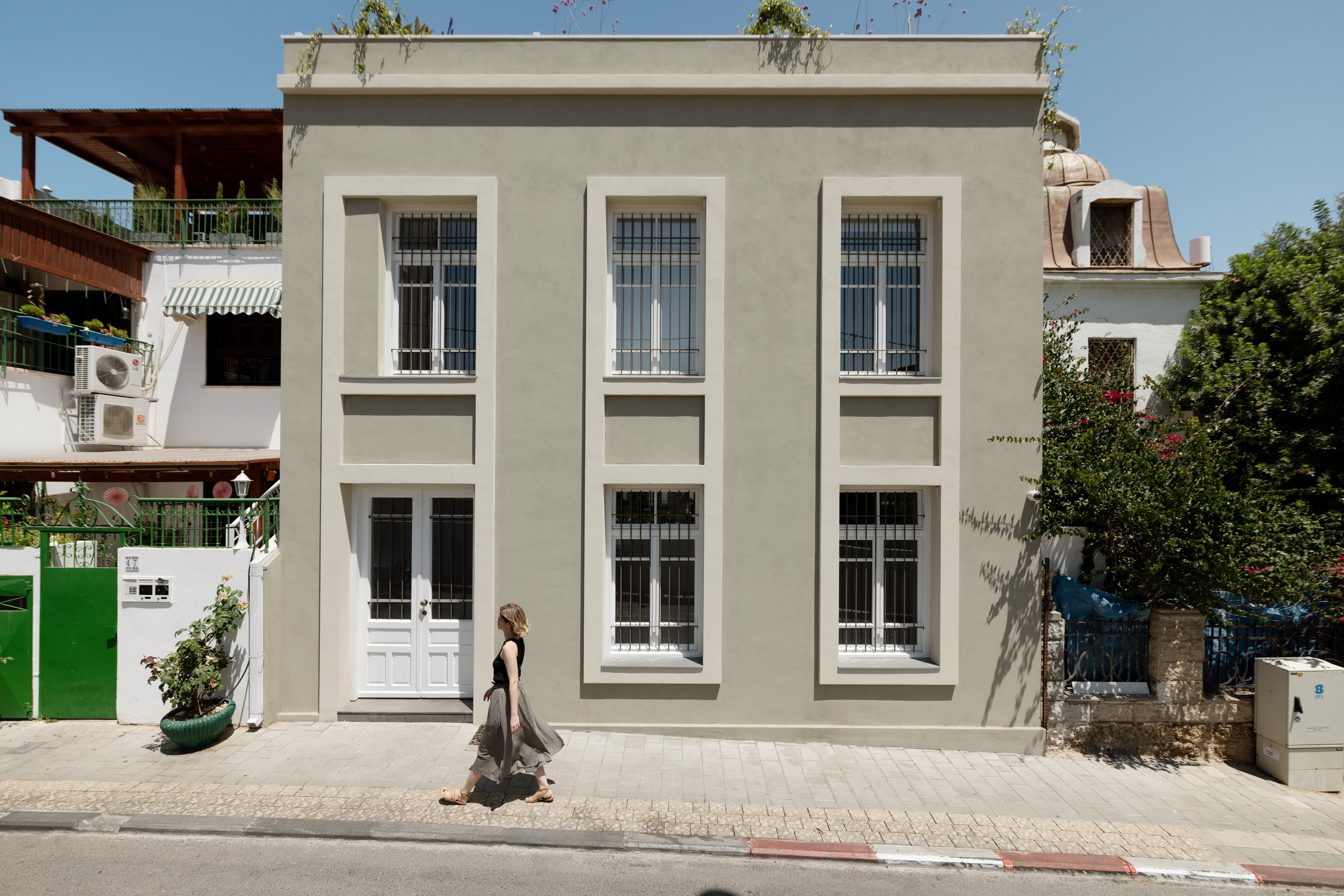 Casa de 246 m² ganha extensão, mas preserva estética do século XIX
