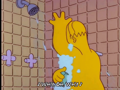 Gif do Homer Simpson tomando banho.