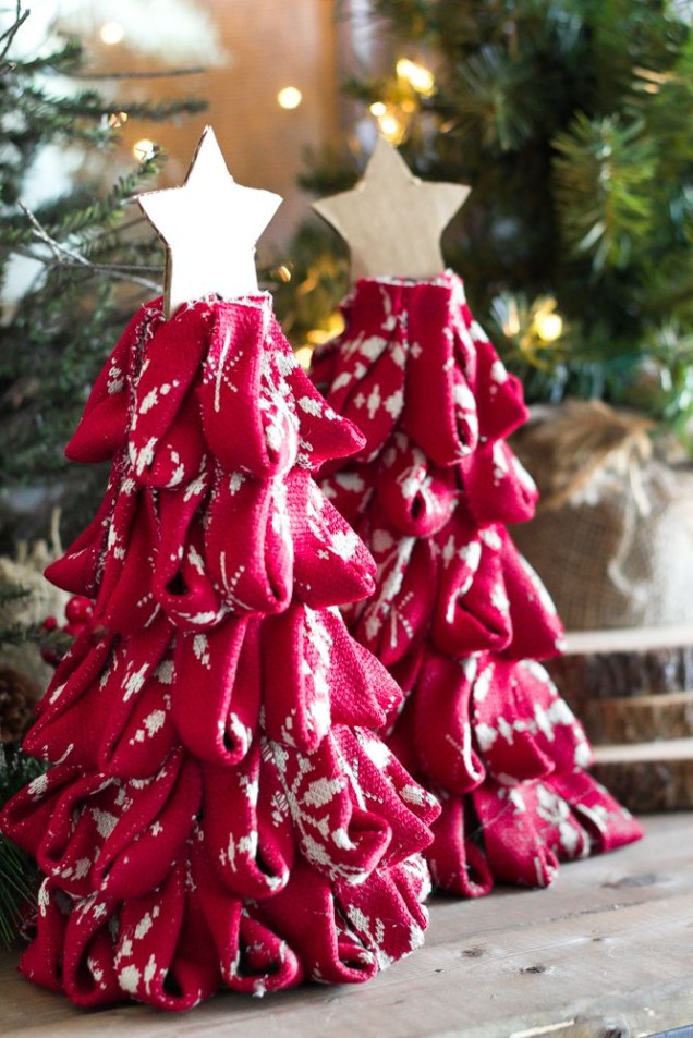 Escolha reciclar: transforme suéteres antigos em árvores de Natal.