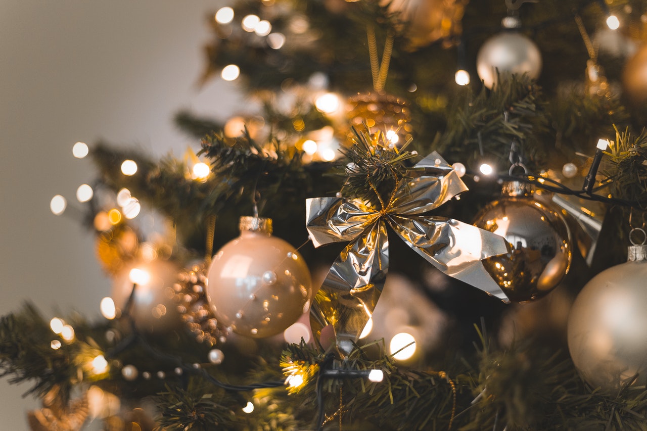 Passo a passo: como decorar uma árvore de Natal 