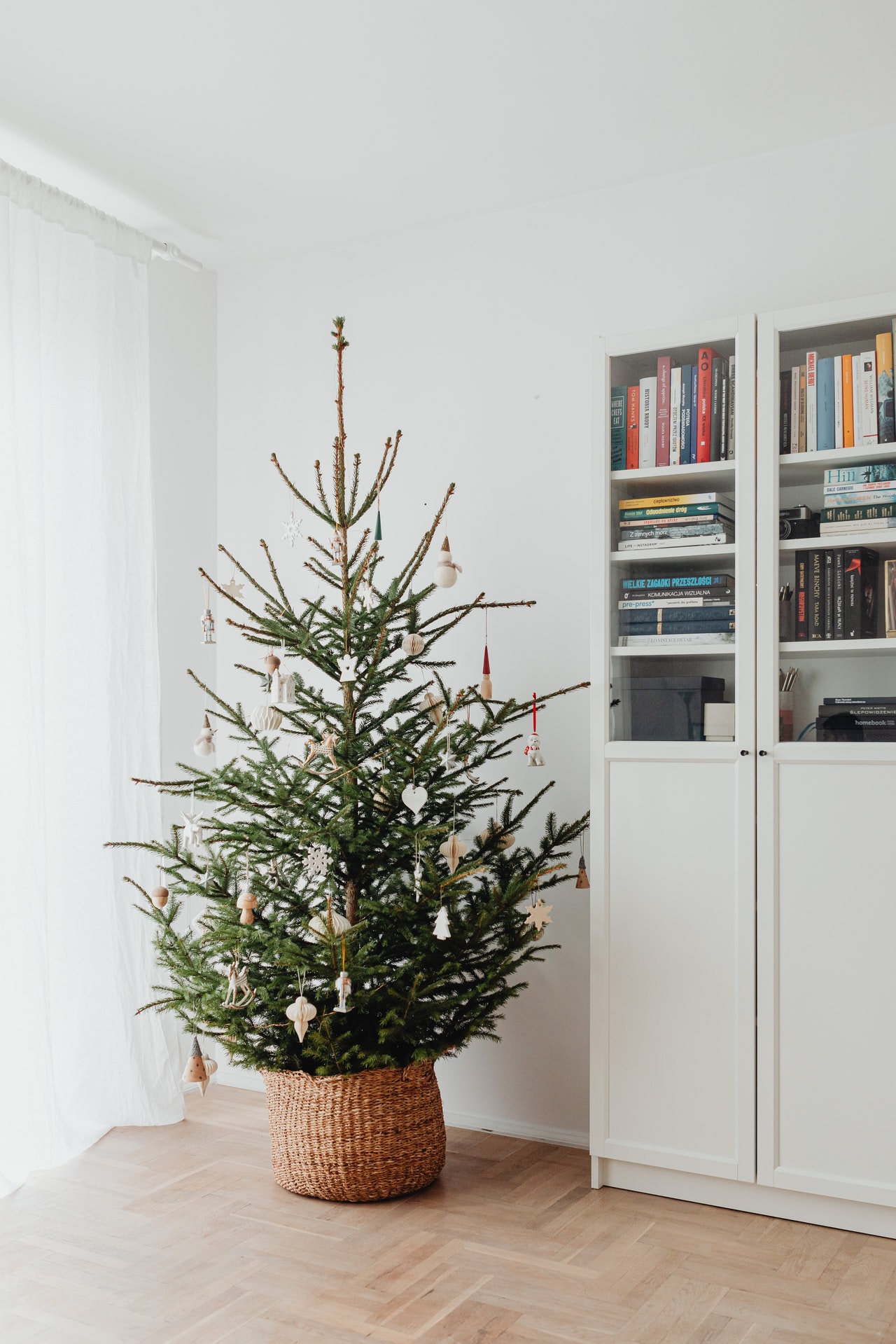 Passo a passo: como decorar uma árvore de Natal 