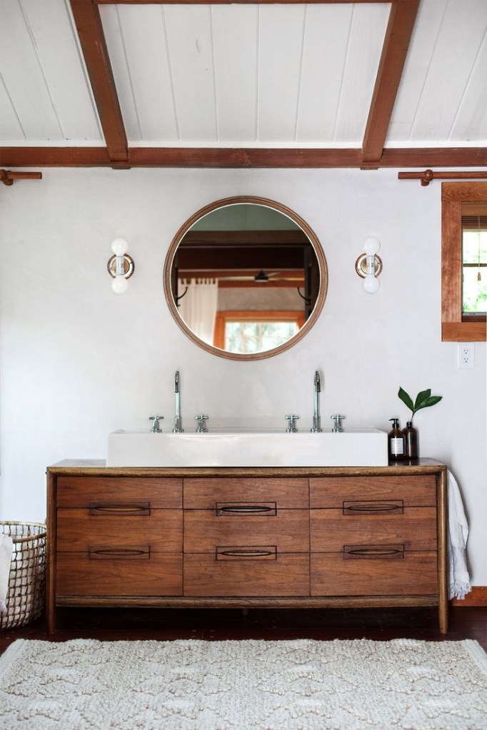10-ideias-para-ter-um-banheiro-vintage-casa.com-the-spruce-8-jersey-ice-cream-co