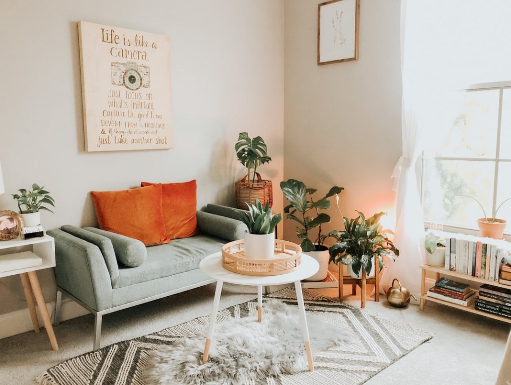 conforto-com-mantas-e-almofadas-casa.com-unsplash-6-yehleen-gaffney