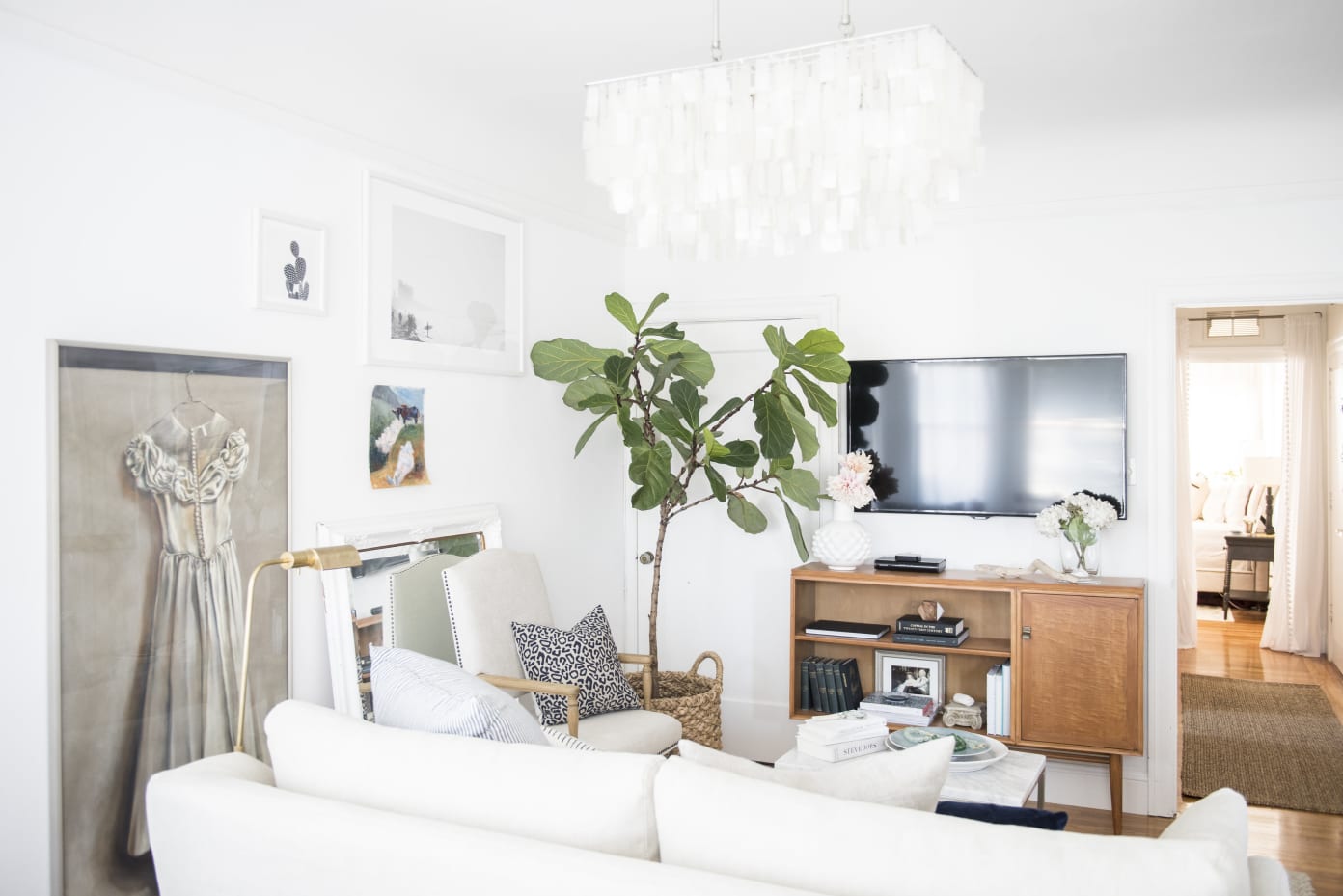 erro-que-voce-nao-pode-cometer-decorar-salas-pequenas-apartmenttherapy- Julia Sperling