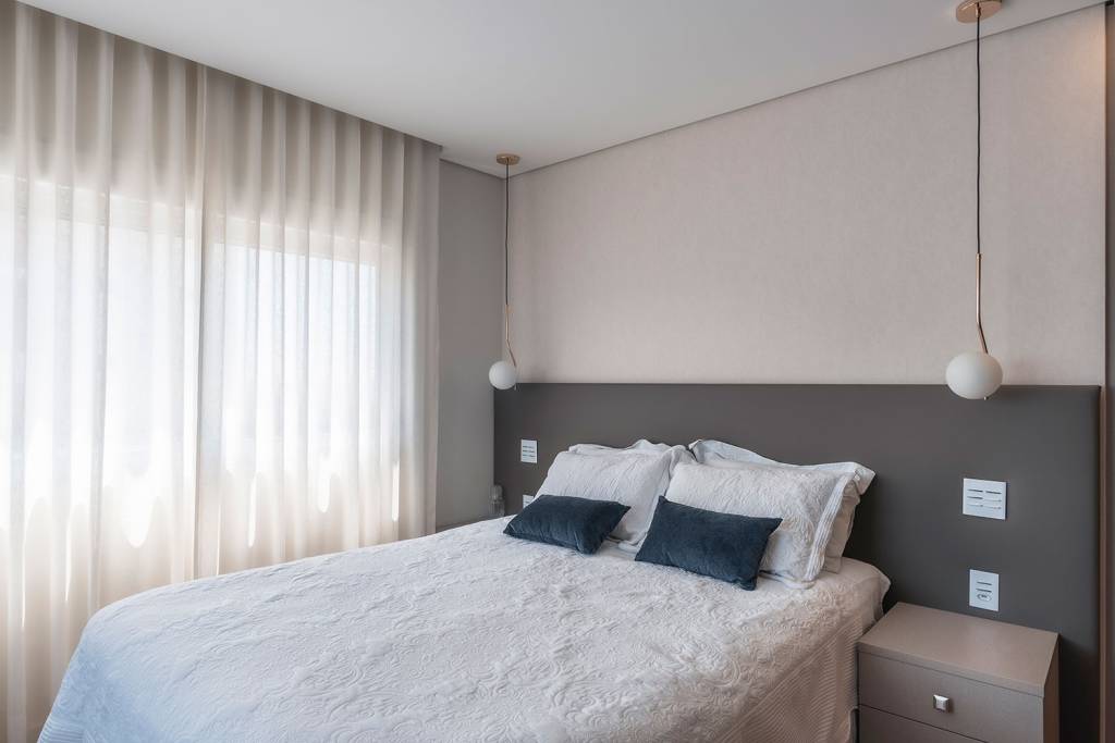 trace-arq-e-design-tons-de-cinza-e-amadeirado-dominam-reforma-com-integracao-de-ape-Dormitorio-Casal-I trace-arq-e-design-tons-de-cinza-e-amadeirado-dominam-reforma-com-integracao-de-ape-Dormitorio-Casal-I