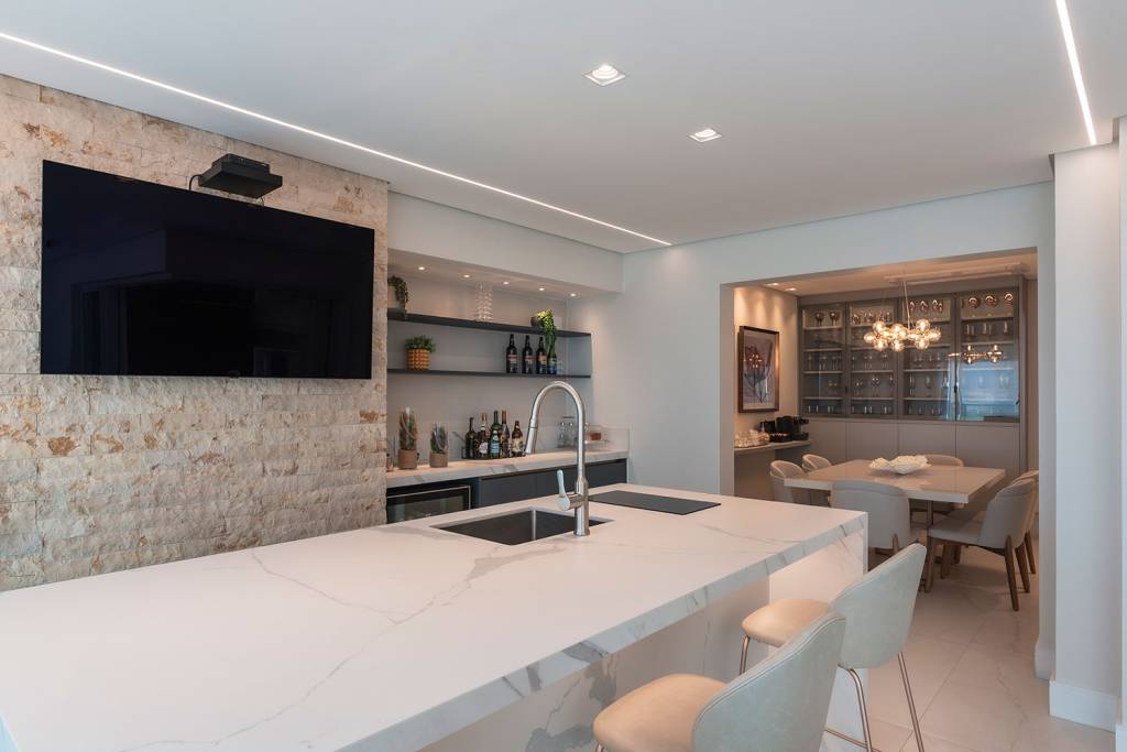 trace-arq-e-design-tons-de-cinza-e-amadeirado-dominam-reforma-com-integracao-de-ape-GOURMET-COM-ILHA-2 trace-arq-e-design-tons-de-cinza-e-amadeirado-dominam-reforma-com-integracao-de-ape-GOURMET-COM-ILHA-2
