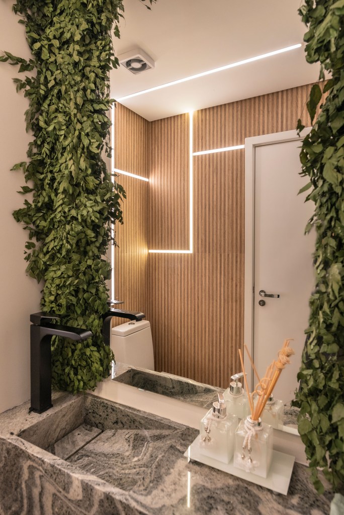trace-arq-e-design-tons-de-cinza-e-amadeirado-dominam-reforma-com-integracao-de-ape-LAVABO-PERSPECTIVA trace-arq-e-design-tons-de-cinza-e-amadeirado-dominam-reforma-com-integracao-de-ape-LAVABO-PERSPECTIVA