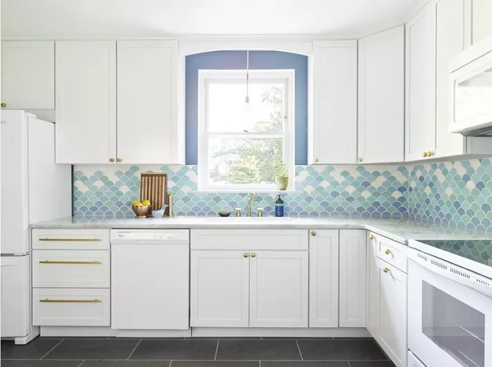 cozinha branca com azul