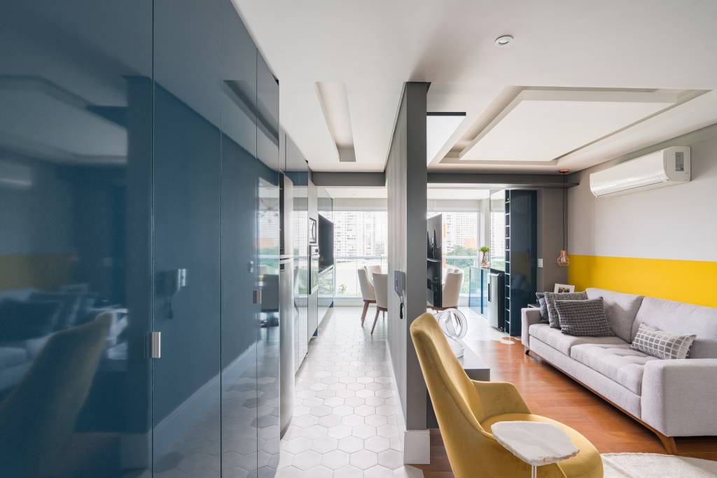 12-feng-shui-inspira-projeto-deste-ape-de-68-m-2-integrado-e-colorido Apartamento integrado inspirado no Feng Shui