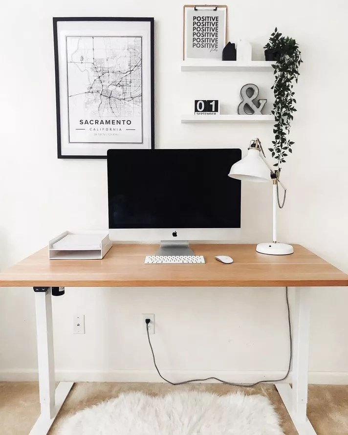 Home office em estilo minimalista