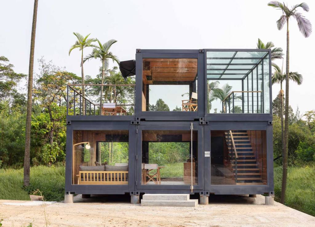 6-casa-container-custo-beneficios-sustentabilidade-casa-container-diversos-modulos-com-laterias-de-vidro-artfasad