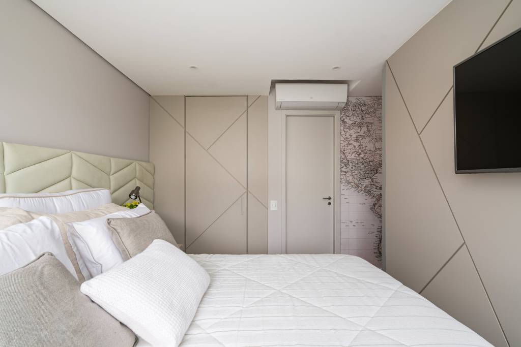 6-feng-shui-inspira-projeto-deste-ape-de-68-m-2-integrado-e-colorido Suíte de tons neutros em apartamento inspirado por Feng Shui