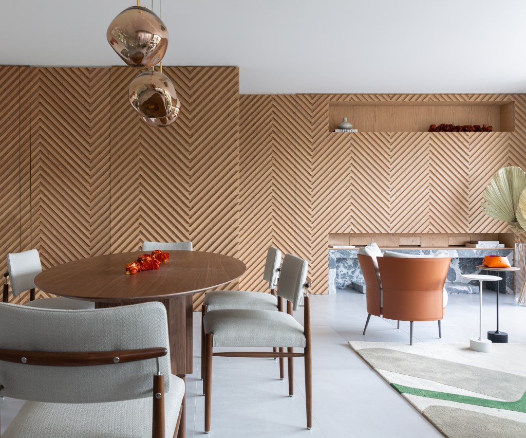 Sala de jantar com mobiliário minimalista