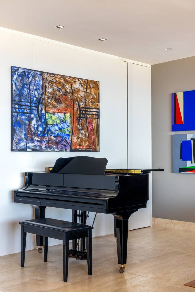 9-apartamento-de-296-m-2-com-vista-incrivel-e-todo-reformado-no-rio Sala com piano de cauda