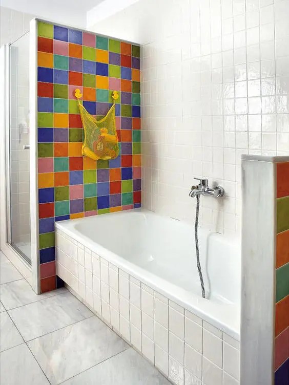 Banheira com azulejos