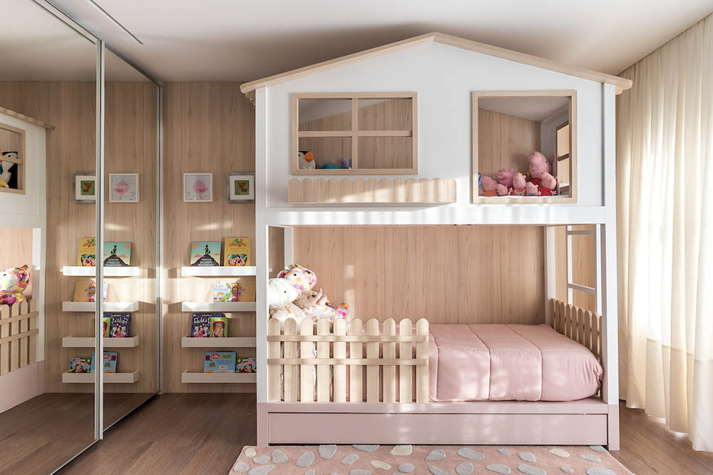 casa-400m-marmore-madeira-larissa-loh-foto-Eduardo-Macarios-quarto-infantil-cama-casinha casa-400m-marmore-madeira-larissa-loh-foto-Eduardo-Macarios-quarto-infantil-cama-casinha