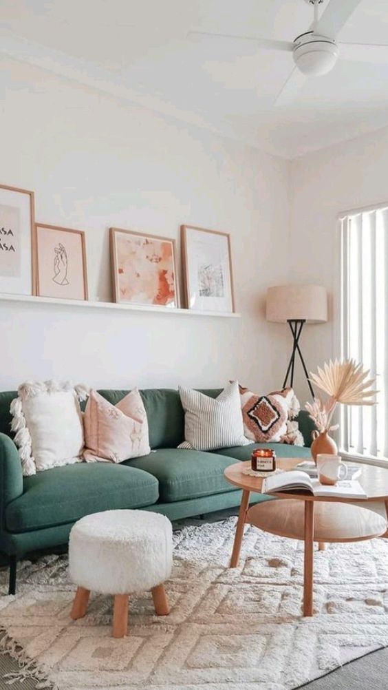 quadros-minimalistas Branco e rosa claro define a paleta dos acessórios e quadros