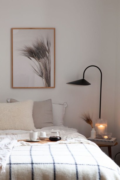 quarto-quadro-de-planta <span style="font-weight: 400">Depois de passar tanto tempo dentro de casa, muitos de nós percebemos quais partes de nossos lares são aconchegantes e quais não são. Estamos atualizando para o conforto em qualquer lugar que pudermos. Por isso, espere tecidos confortáveis, cores sutis e peças com bordas suaves. </span>