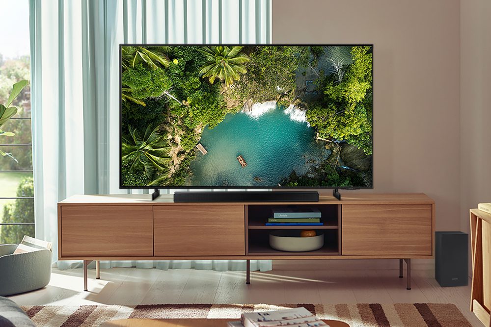 soundbar-samsung-01 tv com rack em madeira e soundbar