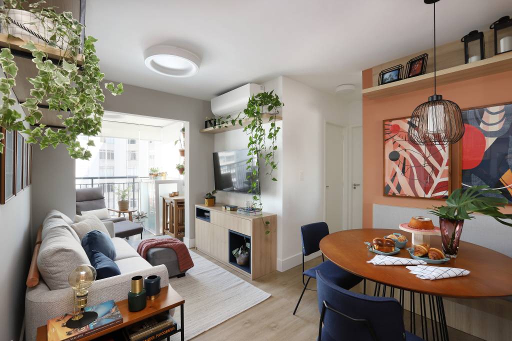 Apartamento pequeno integrado com muitas cores