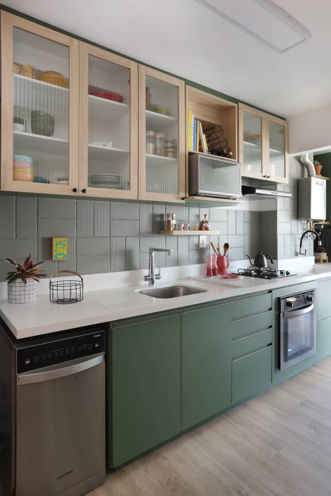 25-colorido-vibrante-e-confortavel-assim-é-este-ape-de-55-m-2 cozinha