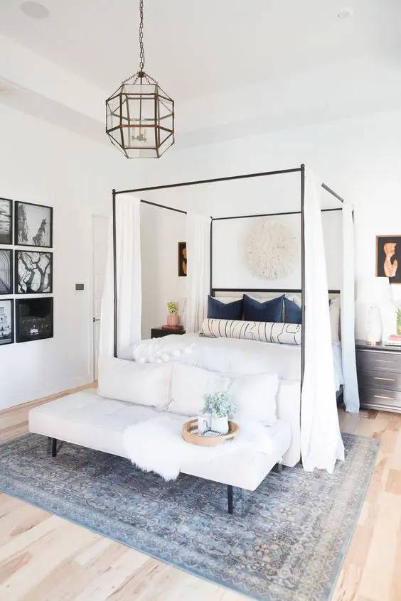 5-30-ideias-para-quartos-gen-z-x-30-ideias-para-quartos-millenials Quarto millennial com cobertura de tule