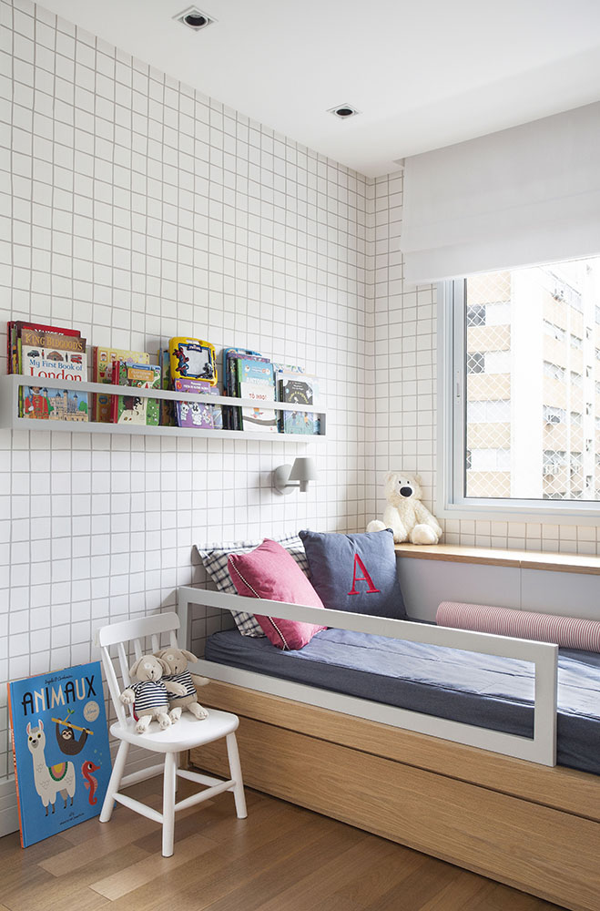 Apartamento no Itaim Bibi da arquiteta Cecília Teixeira, sócia da arquiteta Bitty Talbot no escritório Brise Arquitetura _ foto 17-quarto-infantil-cama-criança