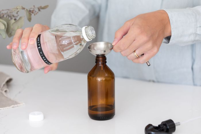 Como-fazer-um-vinagre-aromático-que-funciona-como-coringa-na-limpeza-03 Passo a passo para fazer um vinagre aromático
