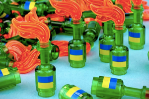 Conheça-os-LEGOS-personalizados-para-apoiar-Ucrânia-02