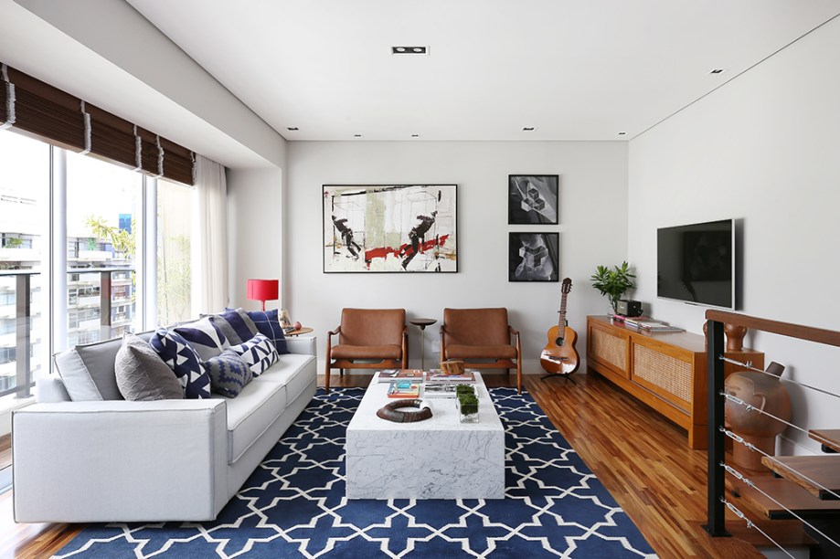 Triplex de 102 m² tem três andares reformados no estilo contemporâneo