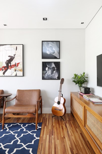 Triplex de 102 m² tem três andares reformados no estilo contemporâneo