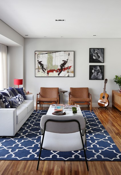 Triplex de 102 m² tem três andares reformados no estilo contemporâneo