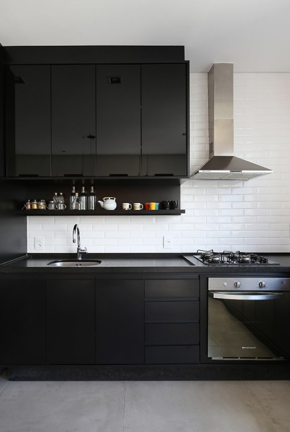 Triplex de 102 m² tem três andares reformados no estilo contemporâneo