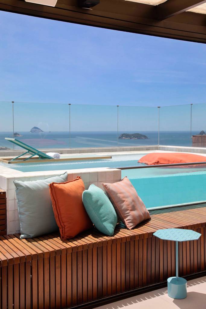 Área da piscina em cobertura dúplex