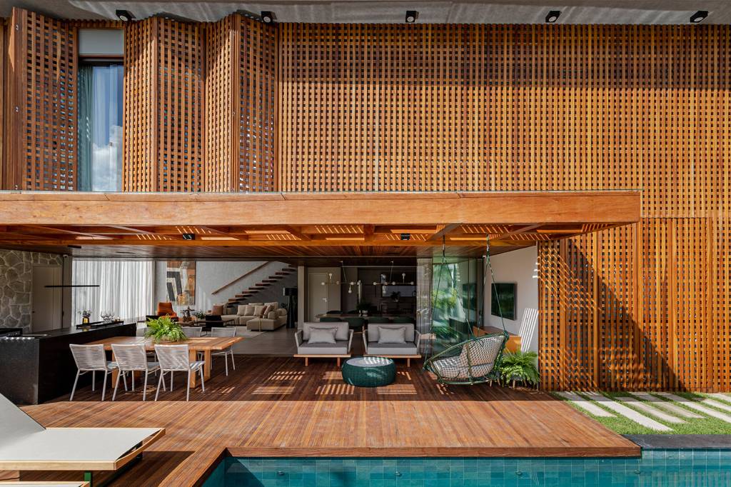 Estilo contemporâneo guia Casa Muxarabi de 420m² na Bahia