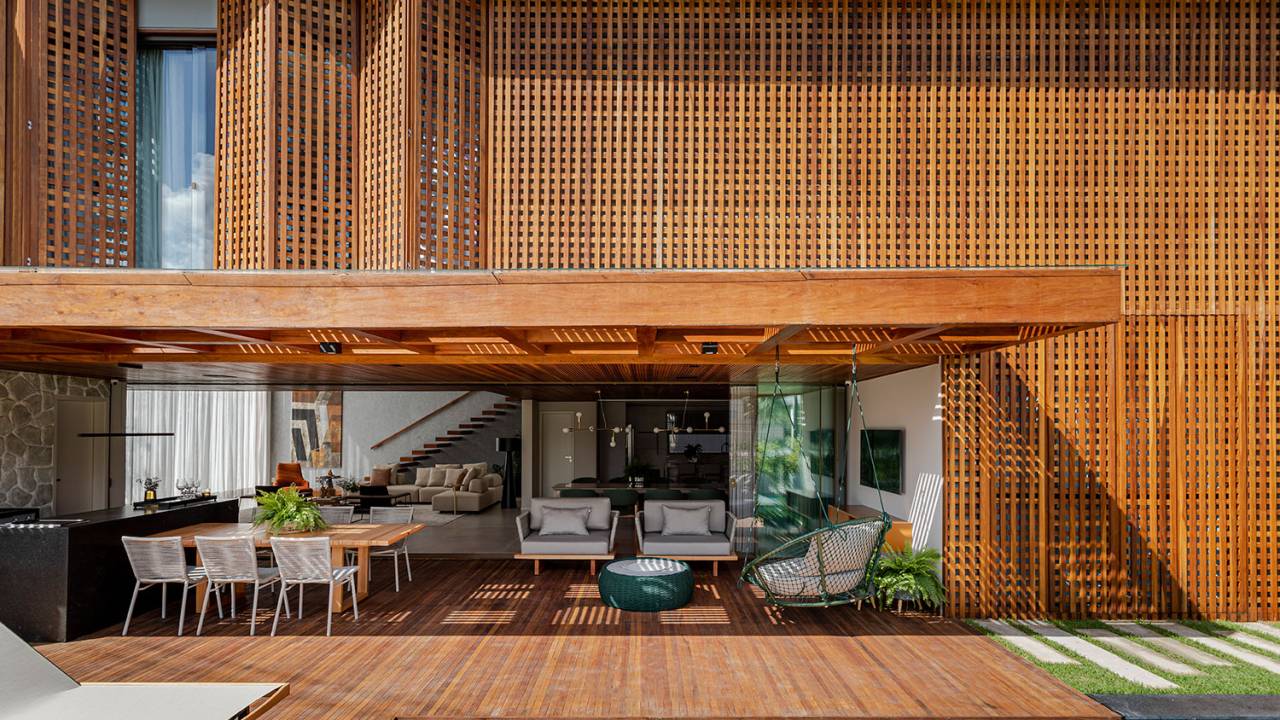 fachada da casa com piscina