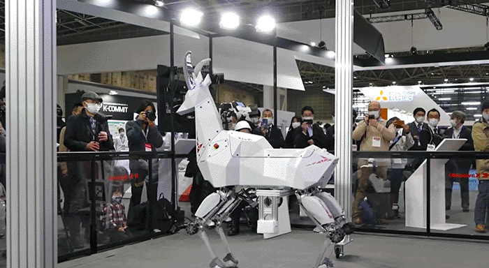 Robô íBex da Kawasaki andando