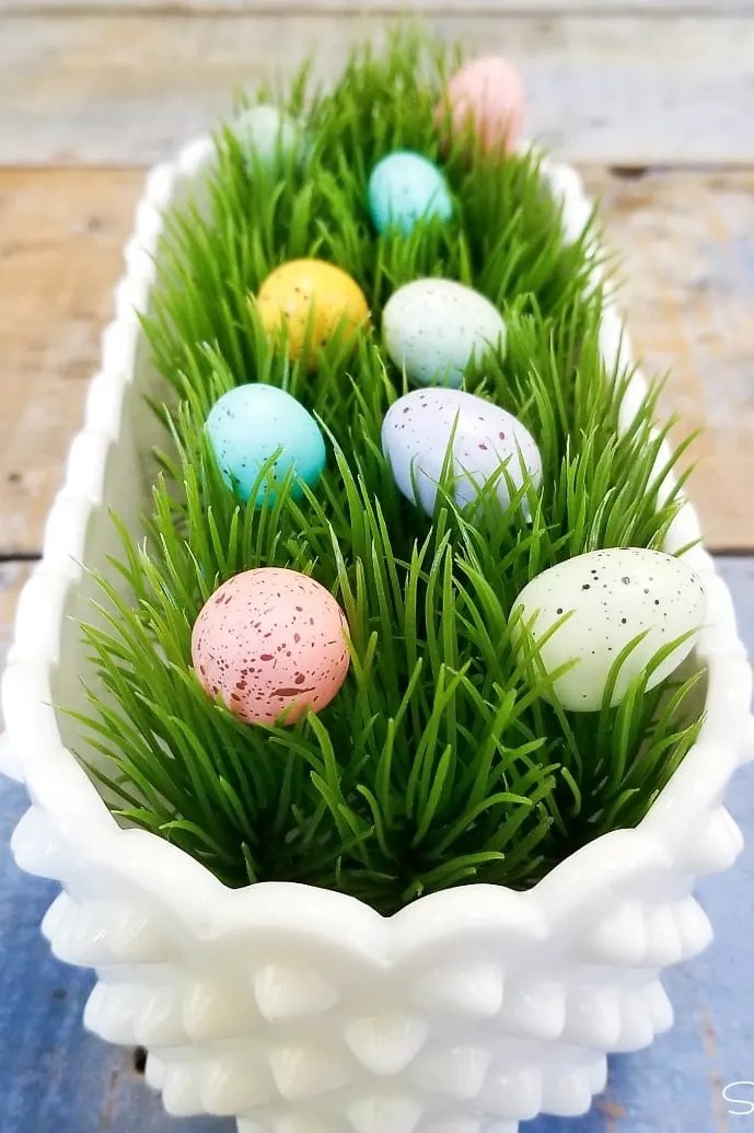 Vaso com ovos para decoração de Páscoa