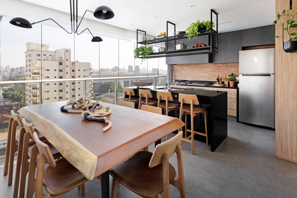 Estilo rústico e clean lembra Minas neste apê de 97 m²