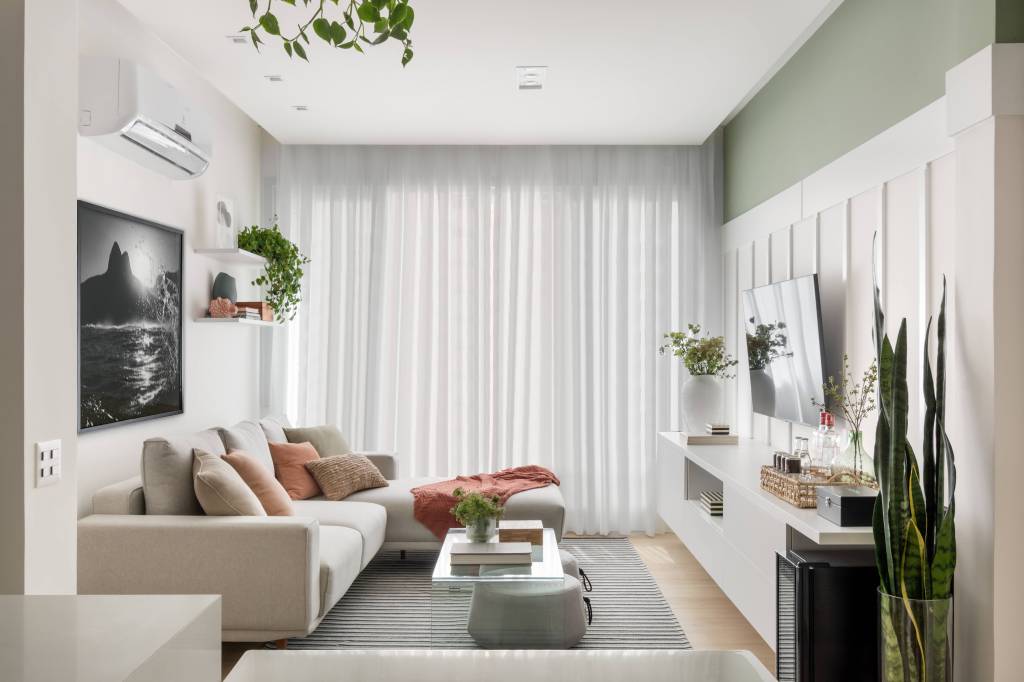 Estilo clean-contemporâneo e ambientes integrados definem este apê de 70m²