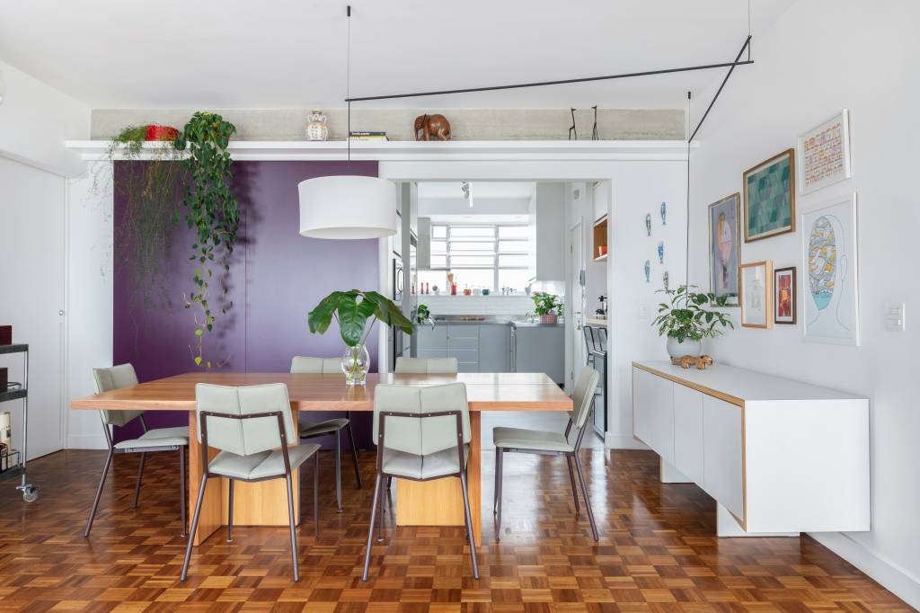 Sala de jantar com piso de taco