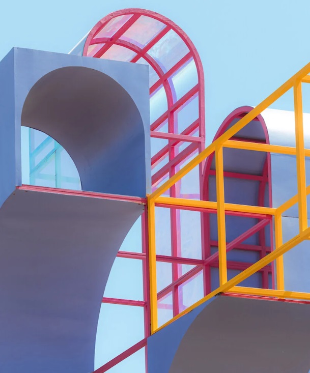 Detalhe dos arcos coloridos do The Playground