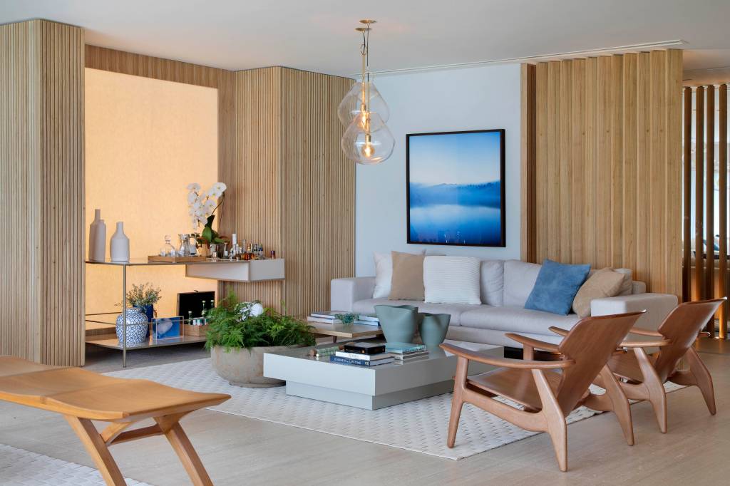 sala neutra com cor pontual