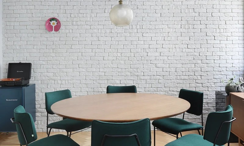 12 ideias de mesas redondas para decorar a sua sala de jantar