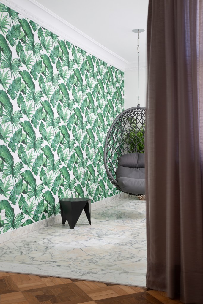 Varanda com papel de parede verde
