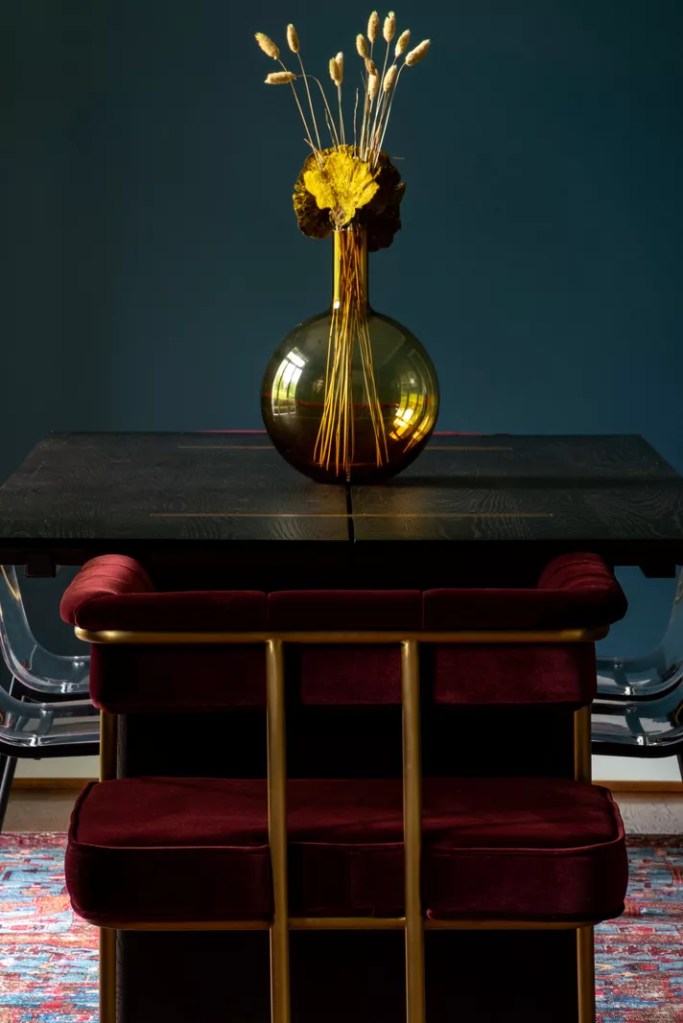 Ostentação veja 8 paletas de cor inspiradas em joias JL Design Living em cores escuras.