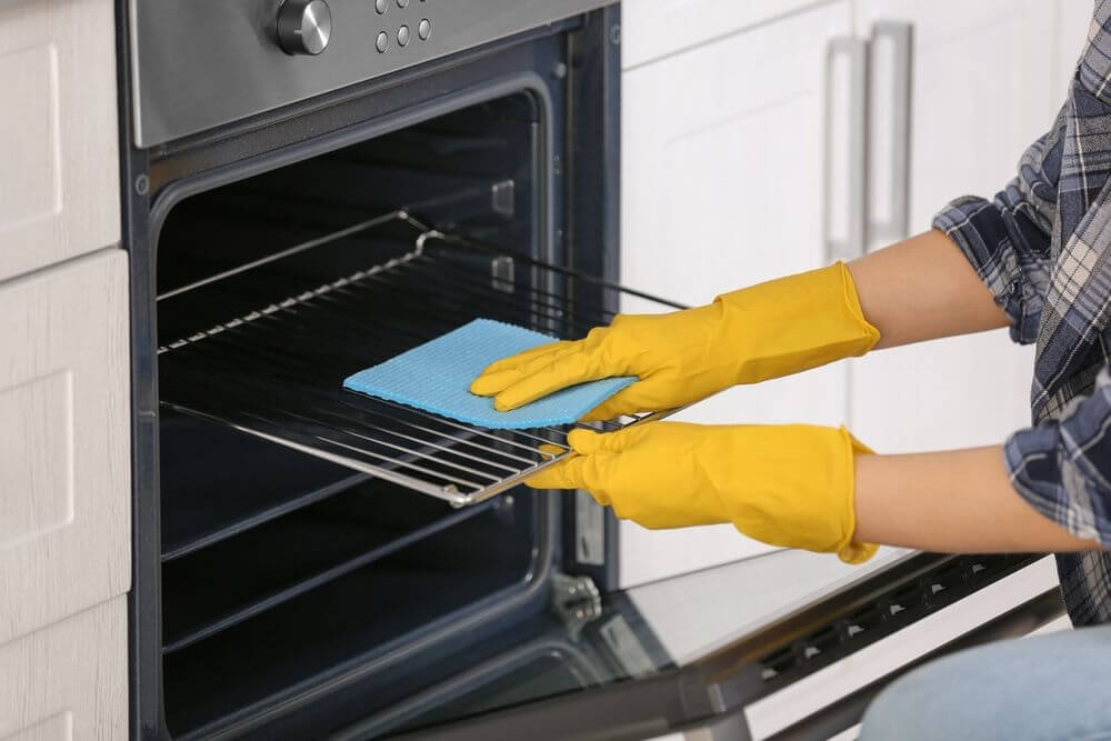 Você sabe como usar a função autolimpeza do seu forno?