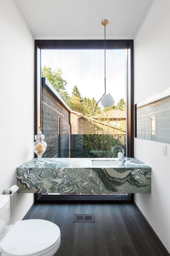 Luxo e riqueza: 45 banheiros em mármore